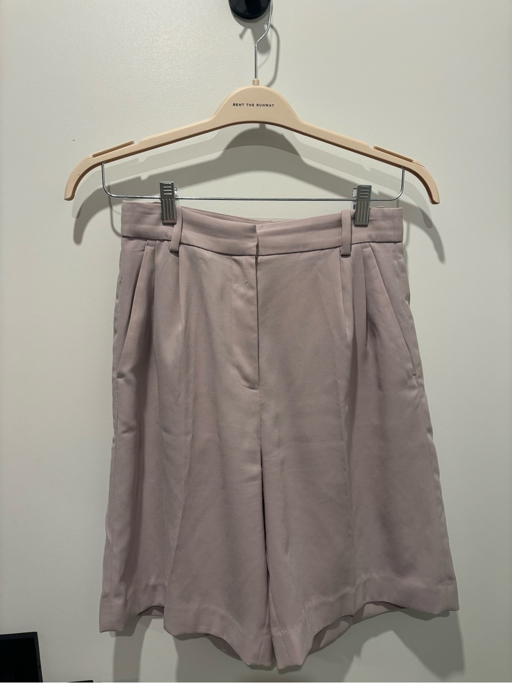 H&M Classic High-Waist Pleated Women’s Shorts - Light Mauve